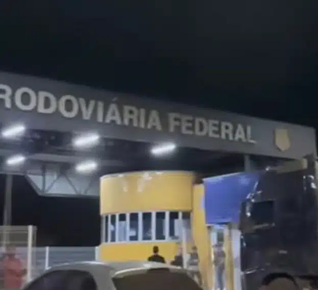 No momento, você está visualizando Viatura da PRF é roubada no Ceará e caso chama atenção nas redes sociais