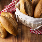 Comer pão francês todos os dias é saudável? Especialista esclarece