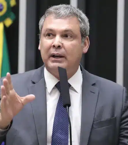 No momento, você está visualizando Lindbergh é acusado de suposta armação para forjar denúncia contra Alfredo Gaspar, VEJA DETALHES