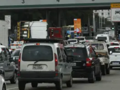 Adesivo eleitoral no carro pode fazer motorista perder cobertura do seguro; entenda o motivo