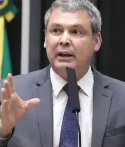 No momento, você está visualizando BOMBA: Homem revela armação durante depoimento em denúncia contra vice de Flávio e cita Lindbergh; VEJA