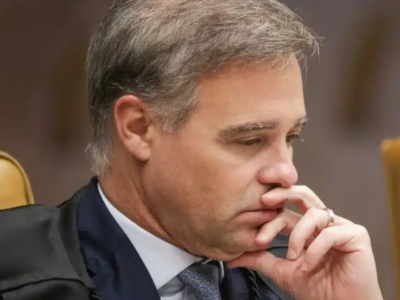 Chefe da PF entra de férias em meio a tensão com André Mendonça