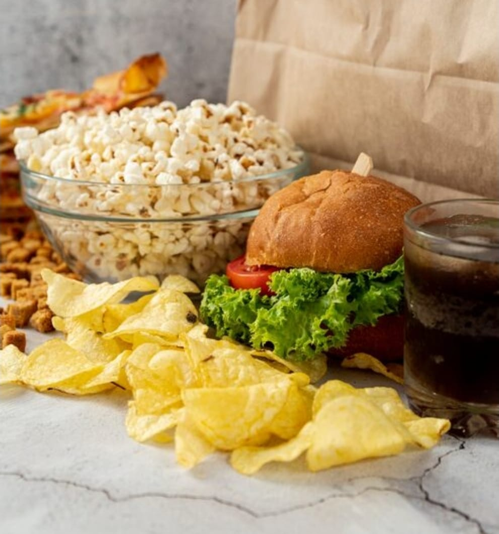 No momento, você está visualizando Alerta! Compulsão alimentar está ligada a ultraprocessados, indica estudo americano. São cerca de 70% dos alimentos consumidos durante episódios de compulsão, que podem virar um transtorno