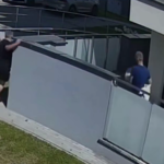 Criança de quatro anos cai do quinto andar, e vizinhos têm ideia inusitada e conseguem salvá-la. Veja vídeo
