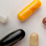 Alerta da Anvisa: suplementos são proibidos após irregularidades e falhas na fabricação; confira as marcas
