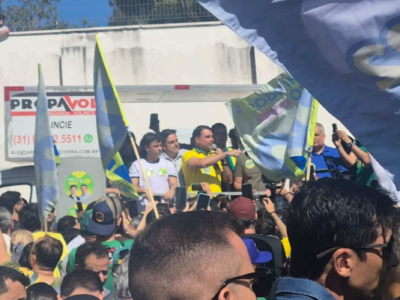 ELEIÇÕES: Flávio Bolsonaro afirma que já passou de Lula em pesquisa interna, VEJA
