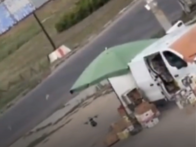IMAGENS FORTES: Vídeo chocante mostra momento de desespero de comerciante ucraniano tentando fugindo de drone russo; VEJA VÍDEO
