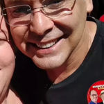 Mulher pede selfie com Lindbergh e dispara: “Nova Iguaçu é Flávio Bolsonaro”; deixa deputado sem reação e vídeo viraliza