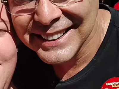 Mulher pede selfie com Lindbergh e dispara: “Nova Iguaçu é Flávio Bolsonaro”; deixa deputado sem reação e vídeo viraliza