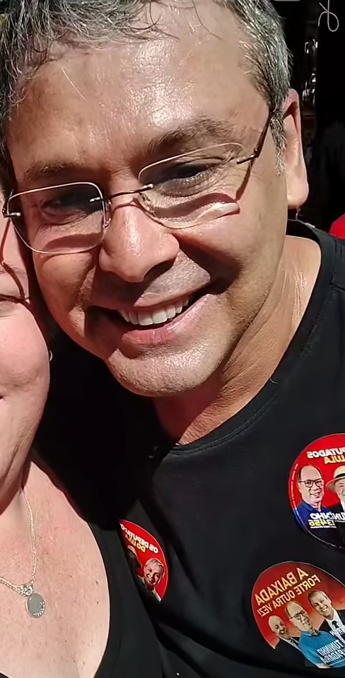 No momento, você está visualizando Mulher pede selfie com Lindbergh e dispara: “Nova Iguaçu é Flávio Bolsonaro”; deixa deputado sem reação e vídeo viraliza