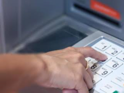 Gigante dos bancos fecha as portas de centenas de agências e demite mais de 2 mil funcionários no Brasil