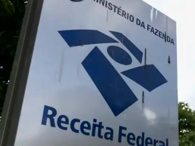 Número de brasileiros que formalizam saída fiscal do país dispara 80% e ampliam atenção da Receita