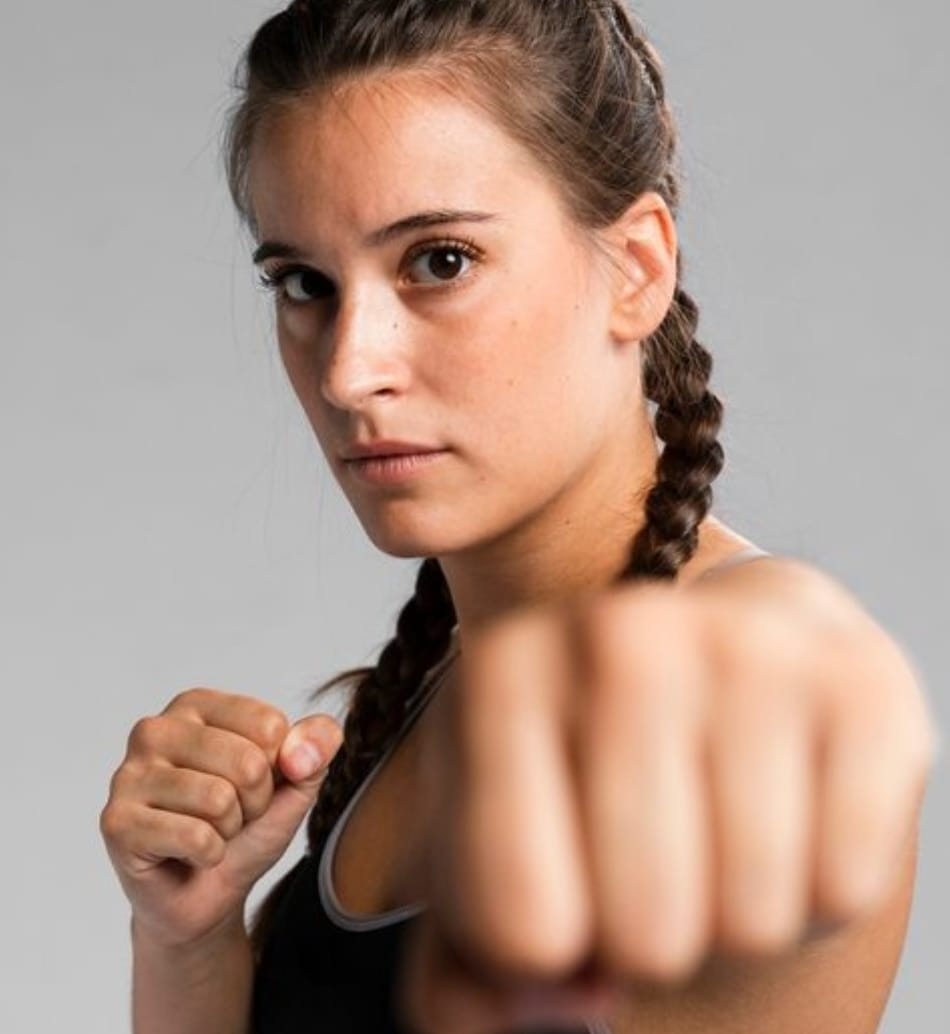 No momento, você está visualizando Atenção mulheres! Marília promove aula gratuita de defesa pessoal para vocês. A professora Navia Tanaka, com ampla experiência em Muay Thai, Taekwondo e Jiu-Jitsu vai dar o curso. Veja data e link para se inscrever