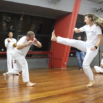 Projeto de capoeira da Unimar promove esporte, cultura e conquista várias medalhas em competições. Iniciativa no campus reúne acadêmicos de diferentes cursos