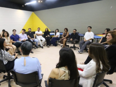 Acadêmicos lançam livro “Direito Unimar: Quando a Teoria encontra a vida real”. Obra apresenta expectativas, aprendizados e experiências construídas ao longo da formação jurídica