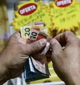 No momento, você está visualizando ALERTA NA ECONOMIA: confiança dos brasileiros cai e atingiu o menor nível desde a pandemia