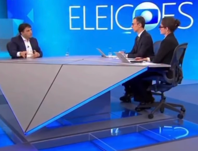 No momento, você está visualizando Renan Santos dá corte em Renata Vasconcellos e protagoniza momento de tensão no Jornal Nacional; VEJA VÍDEO