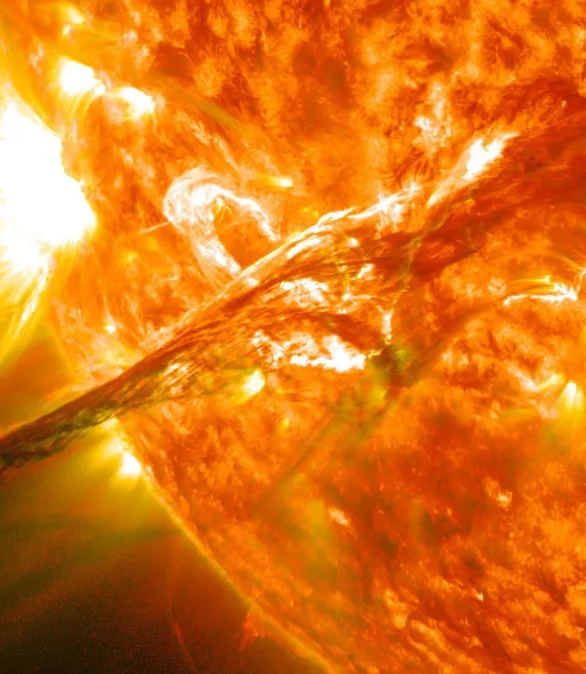 No momento, você está visualizando Tempestade solar pode atingir a Terra nos próximos dias; NOAA emite alerta