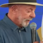 Lula pega o telefone para falar com Flávio Dino em evento, mas algo inesperado acontece durante a ligação e viraliza; VEJA O MOMENTO