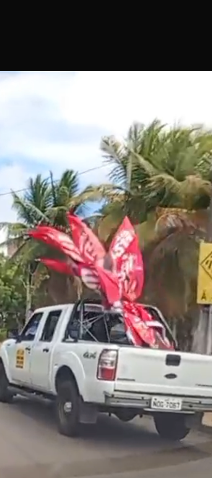 No momento, você está visualizando Veículo oficial da UFRN é flagrado transportando bandeiras de candidatos do PT em Natal; VEJA VÍDEO