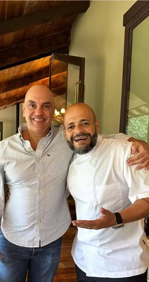 No momento, você está visualizando Mensagens e imagens revelam detalhes de como foi o almoço ‘ultra vip’ organizado por Vorcaro para Moraes, VEJA
