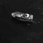 Operação das Forças Armadas dos EUA no Pacífico termina com barco ligado ao tráfico de drogas afundado; veja imagens impressionantes da interceptação