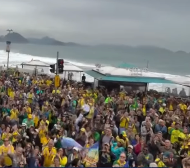 No momento, você está visualizando Ministro André Mendonça é ovacionado por multidão em Copacabana no 7 de Setembro. Veja as imagens