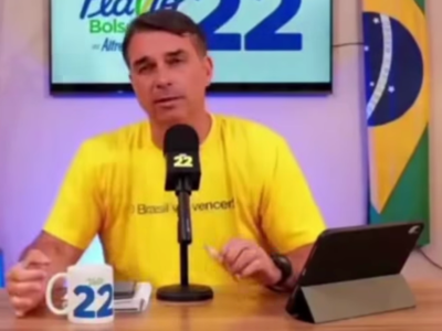 “Se o filme fosse sobre o Rocambole de Toga, não ia ter problema nenhum”, dispara Flávio Bolsonaro ao falar sobre o caso Dark Horse e movimenta as redes; VEJA VÍDEO