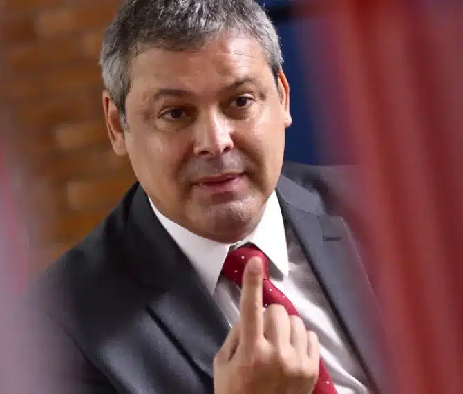 No momento, você está visualizando Lindbergh critica campanha de Lula nos bastidores e alerta para risco de derrota