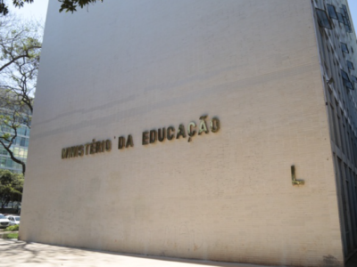 CORTE NA EDUCAÇÃO: Governo Lula prevê redução de R$ 424 milhões no Orçamento e diminuição de 182 mil vagas para bolsas de estudo e pesquisa em 2027