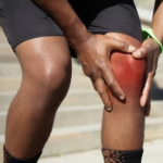 Popularização da corrida aumenta o risco de lesões. Saiba como evitá-las. Pressa para evoluir, o excesso de treino e a falta de fortalecimento aumentam problemas