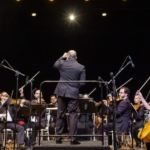 Orquestra Filarmônica de Marília apresenta O Barbeiro de Sevilha em concerto no Teatro Municipal. Ingressos gratuitos serão distribuídos nesta 5ª. feira, na bilheteria do Teatro. Confira horários e toda programação, até com aula de canto lírico hoje