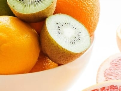 Vitamina C como aliada do cérebro, aponta pesquisa Estudo com mais de 2 mil participantes mostra uma associação entre o nutriente das frutas cítricas e a saúde cerebral. Confira as melhores fontes