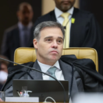 André Mendonça passa bilhete a Toffoli em meio à sessão no plenário do STF, e ministro reage; SAIBA BASTIDORES