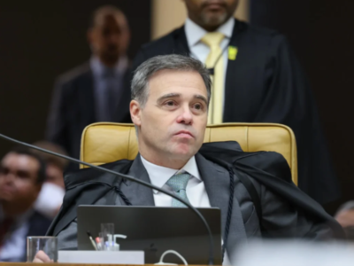 André Mendonça passa bilhete a Toffoli em meio à sessão no plenário do STF, e ministro reage; SAIBA BASTIDORES