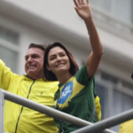 TRE-DF determina retirada de propaganda de Michelle com imagem de Jair Bolsonaro