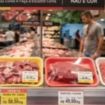 IMPORTANTE: O que significam as cores das bandejas de carne no supermercado e como escolher para não errar; VEJA
