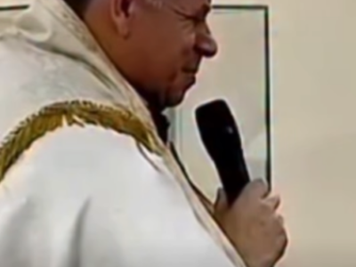 Idosa faz agradecimento inusitado durante missa no RN e vídeo viraliza; VEJA VÍDEO