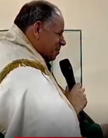 No momento, você está visualizando Idosa faz agradecimento inusitado durante missa no RN e vídeo viraliza; VEJA VÍDEO