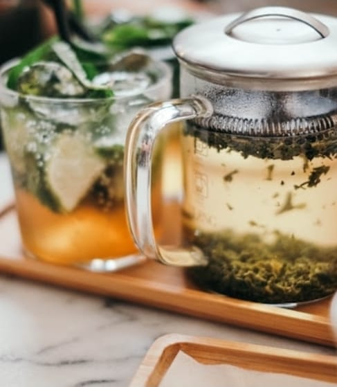 No momento, você está visualizando Substâncias presentes em uva, café e chá-verde favorecem a microbiota. Estudo mostra que antioxidantes chamados polifenóis beneficiam o intestino, com possíveis impactos na saúde mental. Entenda