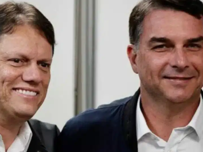Tarcísio entra de vez na campanha de Flávio Bolsonaro e acende alerta no PT