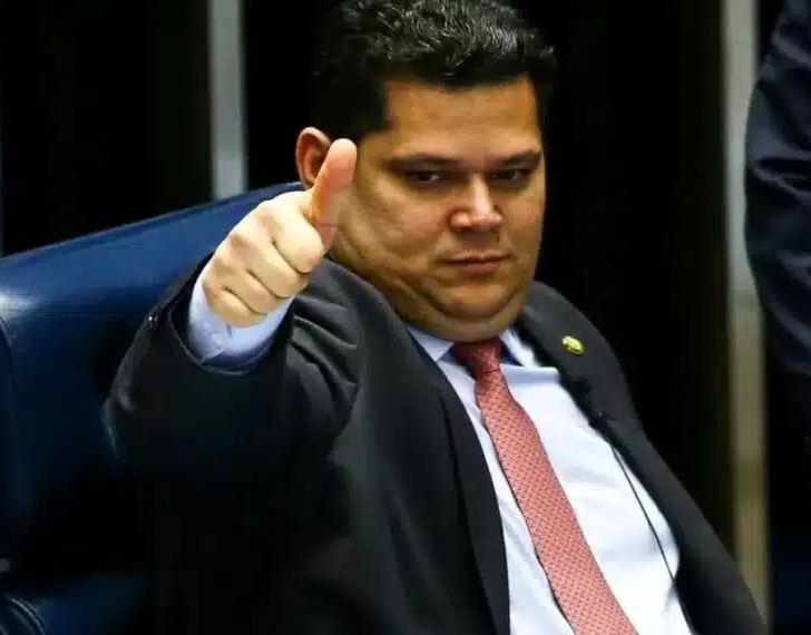 No momento, você está visualizando Urgente: mensagens entre Alcolumbre e Vorcaro são vazadas: “você é meu irmão”