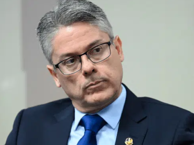 Senador Alessandro Vieira pede impeachment de Kassio Nunes Marques por atuação no caso Master