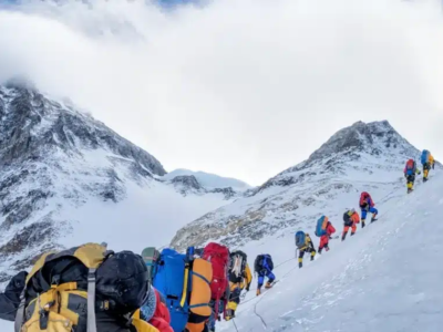 Urina humana está acelerando o degelo no Everest, ENTENDA