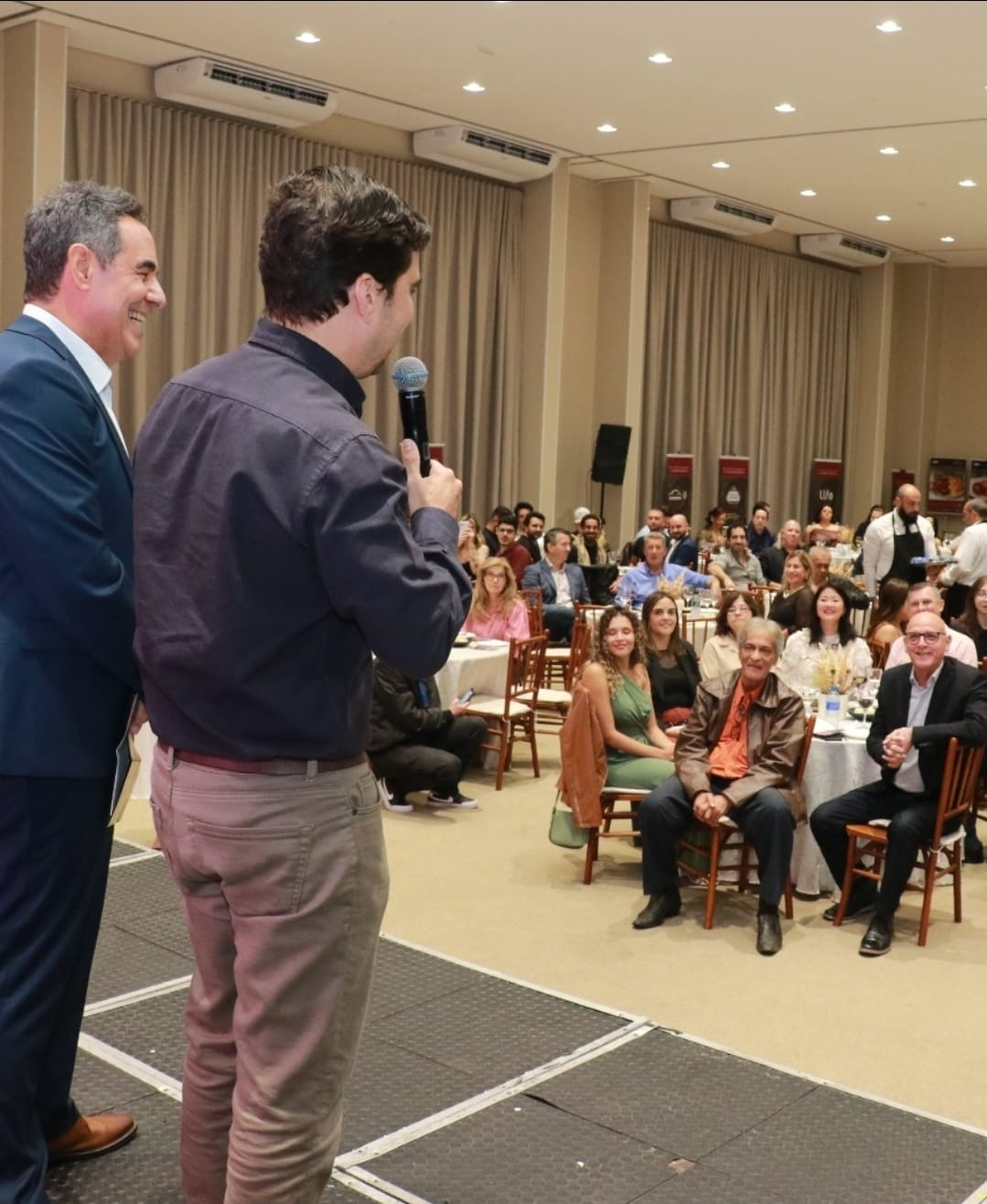 No momento, você está visualizando Festival Gastronômico de Marília chega à 12ª edição movimentando o turismo e a economia local. Ao todo são 23 pratos com homenagens, patrocinadores e entidades beneficiadas. Veja tudo aqui