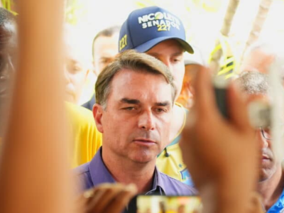 Flávio Bolsonaro acusa CNBB de ajudar o PT a espalhar “fake news” sobre nossa senhora