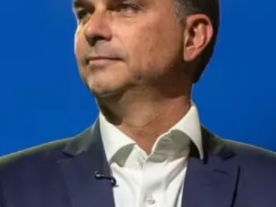 Flávio Bolsonaro decide ir a debate da Globo mesmo sem a presença de Lula