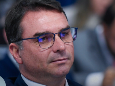 AGORA: Flávio Bolsonaro ganha novo movimento de apoio nas redes entre influenciadores católicos; confira