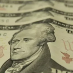 Dólar avança e Ibovespa recua em meio a incertezas no Brasil e nos EUA