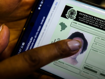 Atenção, motoristas: print da CNH pode não ter validade e ainda gerar multa. Entenda